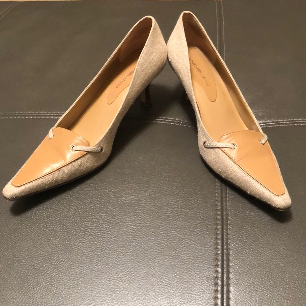 Classy beige heel. Good for work. Low heel